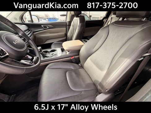 Certified 2025 Kia Carnival image 13