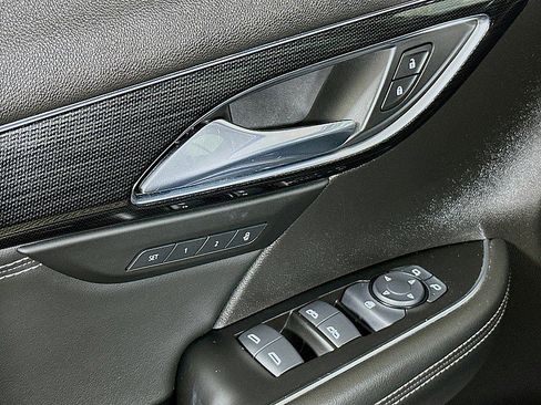 Used 2023 Buick Envision Essence image 18