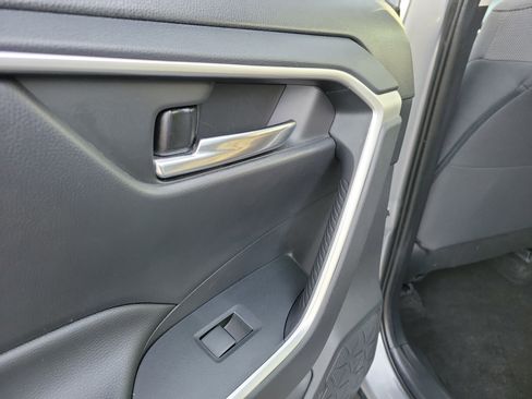 Used 2019 Toyota RAV4 XLE image 13