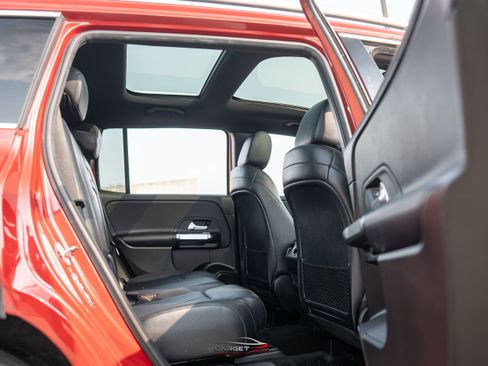 Used 2020 Mercedes-Benz GLB 250 4MATIC w/ Premium Package image 19