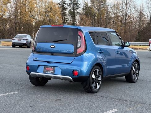 Used 2018 Kia Soul + image 7