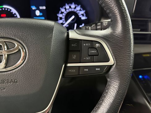 Used 2021 Toyota Sienna XLE image 13