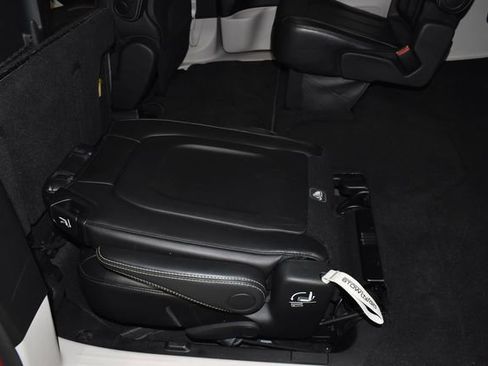 Certified 2024 Chrysler Pacifica Touring-L image 33