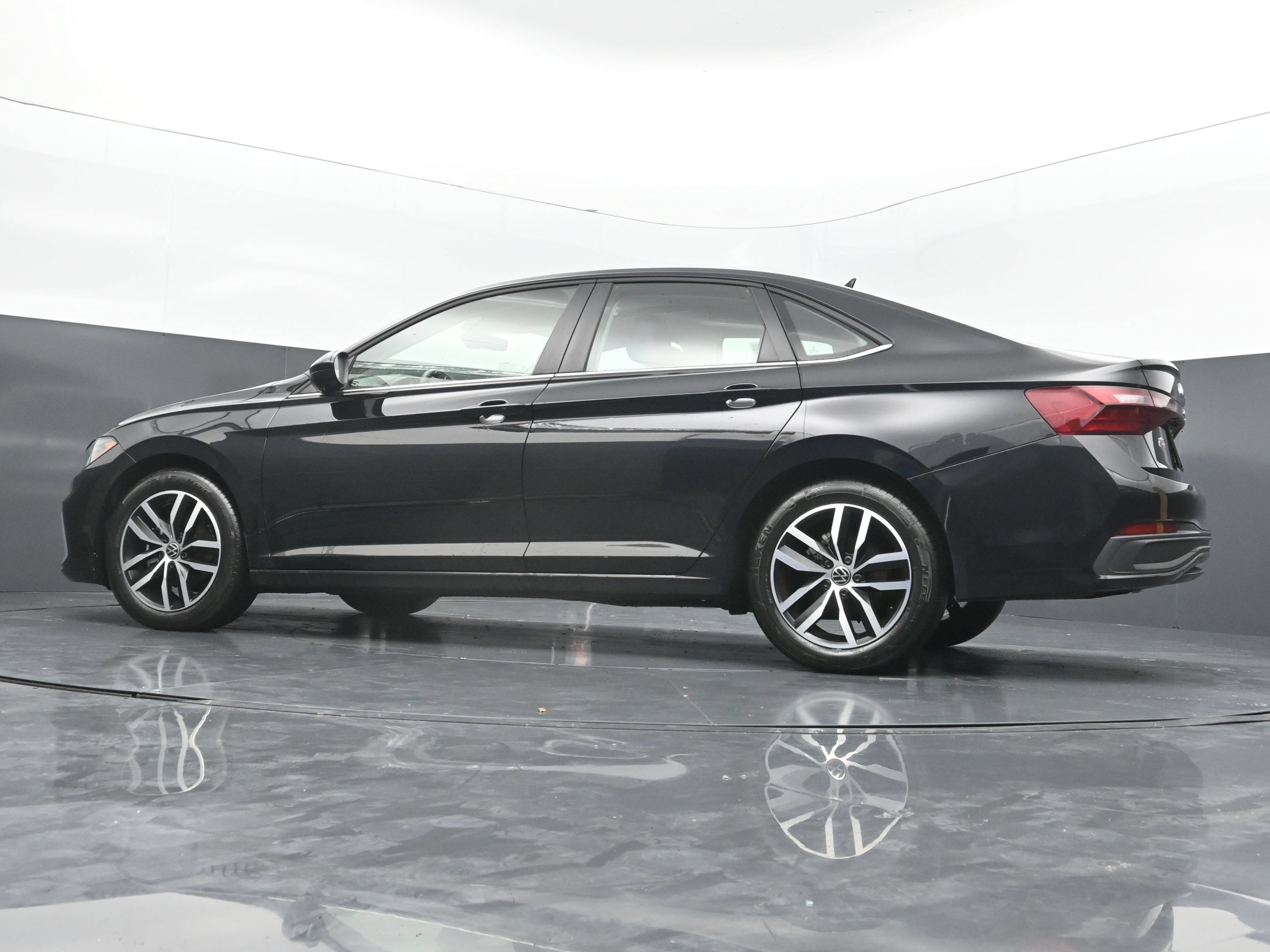 Used 2026 Volkswagen Jetta SE FWD image 36