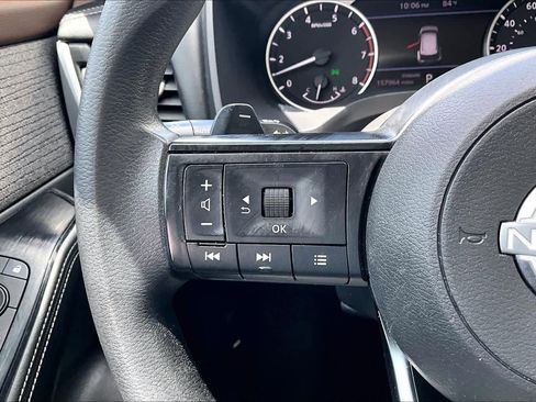 Used 2022 Nissan Rogue S image 22