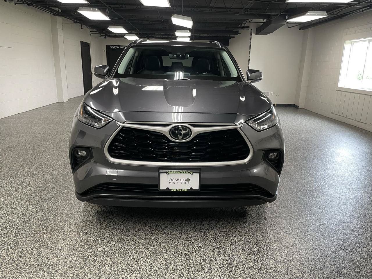 Used 2021 Toyota Highlander XLE AWD/4WD image 11
