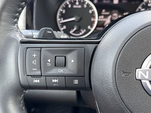 Used 2024 Nissan Pathfinder SL w/ SL Premium Package FWD image 17