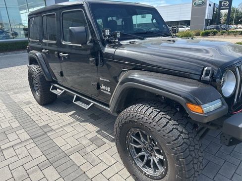 Used 2021 Jeep Wrangler Unlimited Sahara image 5