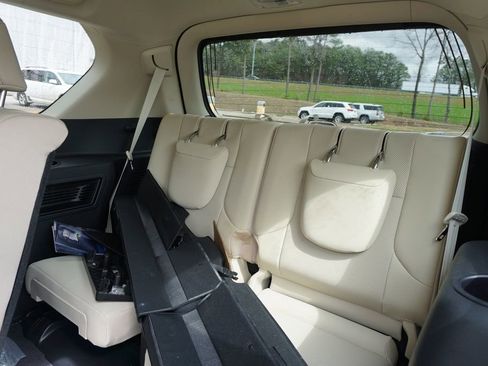 Used 2023 Lexus GX 460 Premium w/ Premium Package image 18