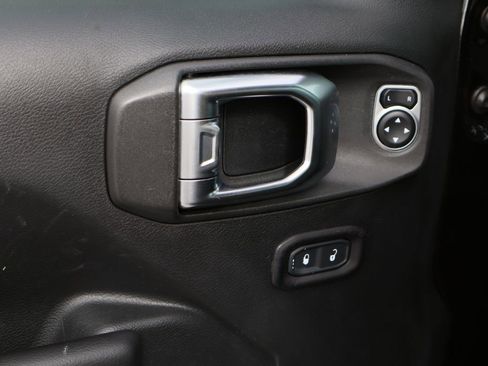 Used 2019 Jeep Wrangler Sport image 18