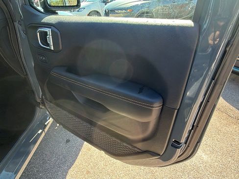 Used 2025 Jeep Wrangler Sahara w/ Safety Group image 18