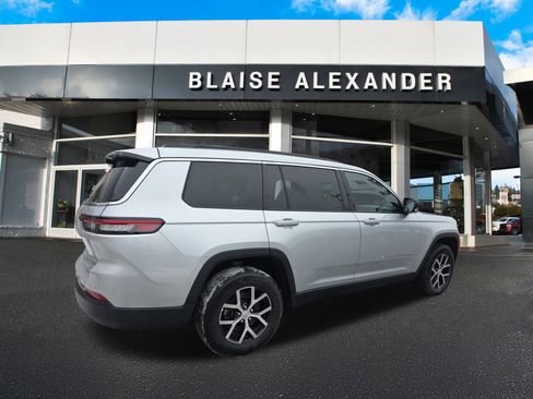 Used 2024 Jeep Grand Cherokee L Limited w/ Luxury Tech Group II image 4