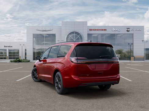 New 2026 Chrysler Pacifica Select image 3