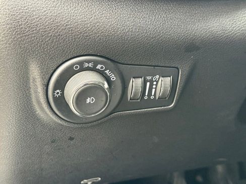 Used 2025 Jeep Compass Trailhawk AWD/4WD image 43