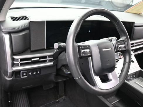 Used 2025 Hyundai Santa Fe SE FWD image 15