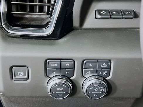 Certified 2025 GMC Sierra 2500 Denali Ultimate image 9