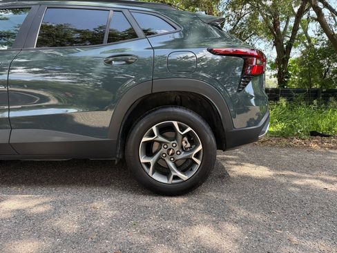 Used 2025 Chevrolet Trax LT FWD image 26