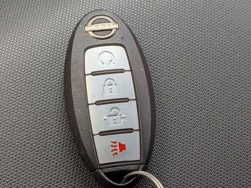 Used 2024 Nissan Frontier SL w/ Technology Package RWD image 32