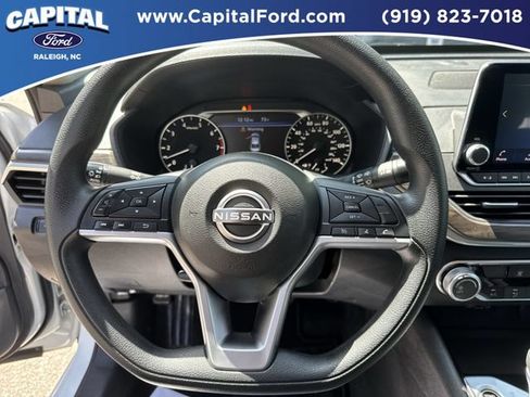 Used 2024 Nissan Altima 2.5 SV FWD image 24