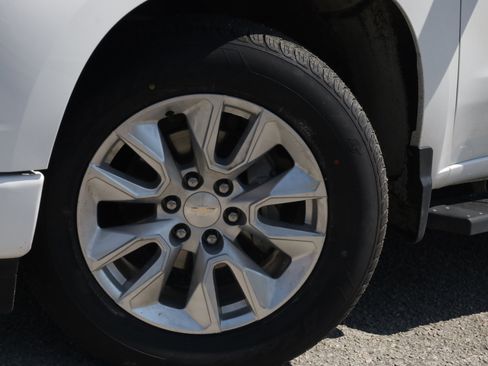 Used 2023 Chevrolet Silverado 1500 Custom image 15