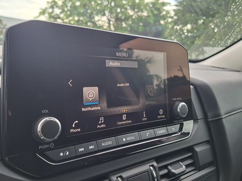 Certified 2025 Nissan Pathfinder S AWD/4WD image 14