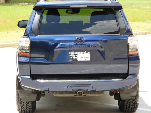 Used 2020 Toyota 4Runner SR5 AWD/4WD image 34