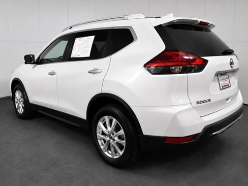 Used 2017 Nissan Rogue SV w/ SV Premium Package FWD image 6