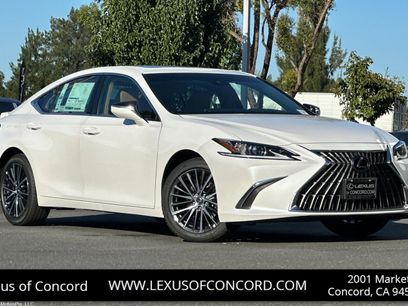 New 2025 Lexus ES 300h w/ Premium Package