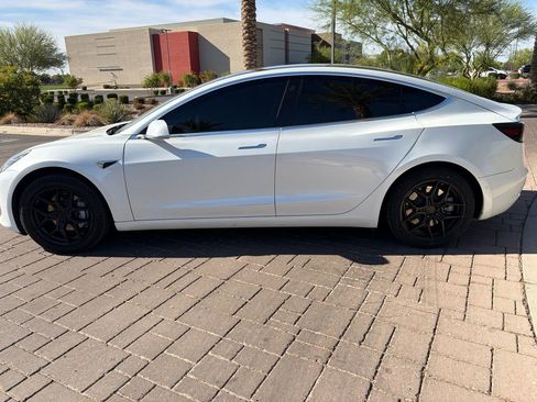 Used 2020 Tesla Model 3 Standard Range image 5