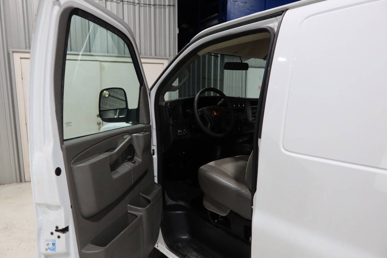 Used 2021 Chevrolet Express 2500 RWD image 19