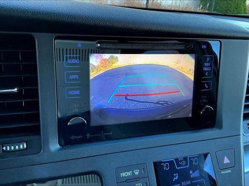 Certified 2017 Toyota Sienna LE image 28