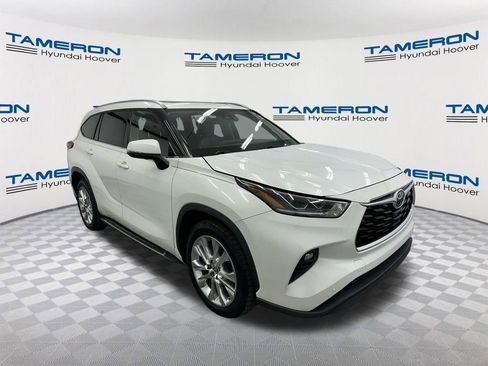 Used 2023 Toyota Highlander Limited FWD image 7