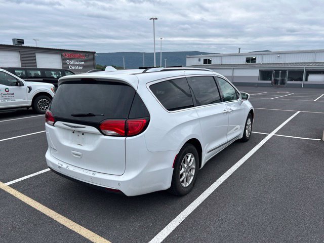 Used 2020 Chrysler Pacifica Touring-L FWD image 5
