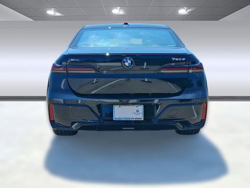 New 2026 BMW 750e xDrive w/ Premium Package image 9