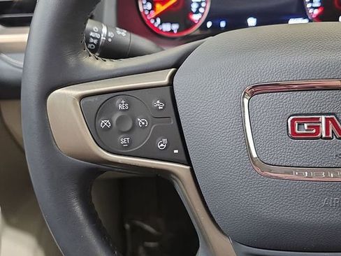 Used 2021 GMC Acadia Denali w/ Denali Technology Package AWD/4WD image 16