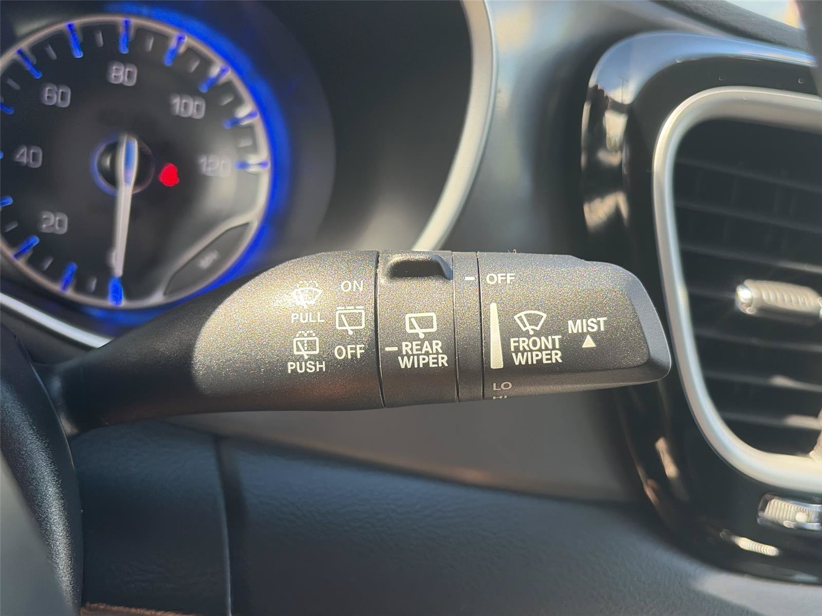 Used 2024 Chrysler Pacifica Touring-L FWD image 11