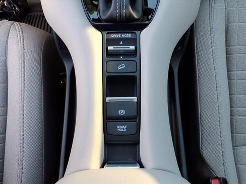 Used 2025 Honda HR-V LX image 10