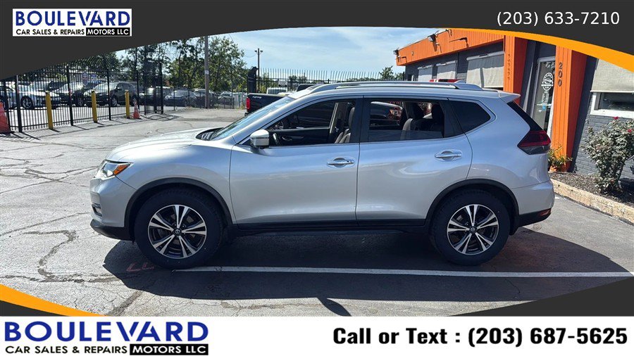 Used 2020 Nissan Rogue SV w/ Sun & Sound Touring Package AWD/4WD image 4