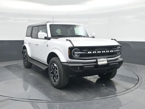 New 2025 Ford Bronco Outer Banks image 8