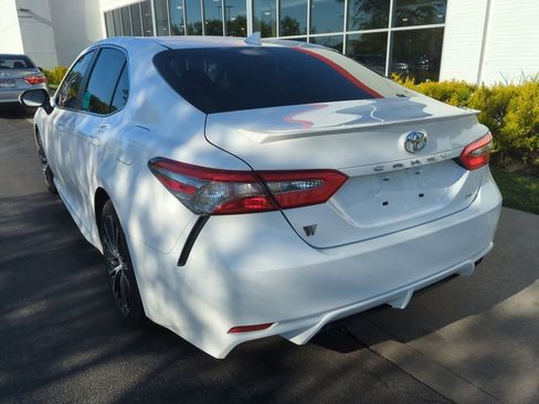 Used 2019 Toyota Camry SE FWD image 4