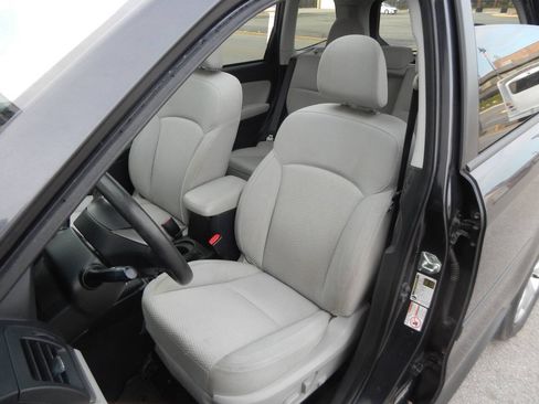 Used 2015 Subaru Forester 2.5i Premium w/ All-Weather Package AWD/4WD image 28