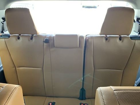 Certified 2025 Toyota Highlander Platinum AWD/4WD image 34