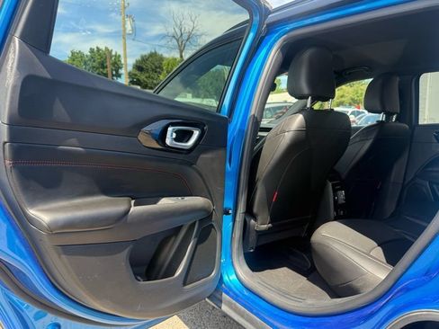 Used 2025 Jeep Compass Trailhawk AWD/4WD image 40