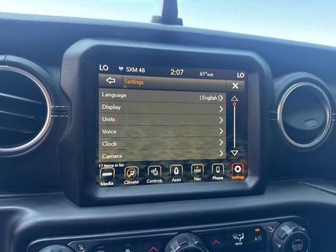 Used 2018 Jeep Wrangler Unlimited Sahara image 29