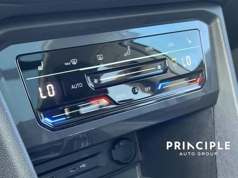 Used 2023 Volkswagen Tiguan SE w/ Panoramic Sunroof Package FWD image 27