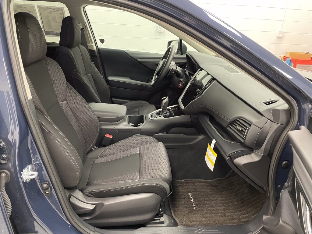 Used 2025 Subaru Outback Premium AWD/4WD image 12