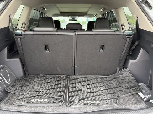Certified 2026 Volkswagen Atlas SE FWD image 12