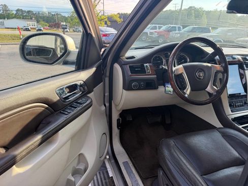 Used 2013 Cadillac Escalade ESV Platinum AWD/4WD image 9