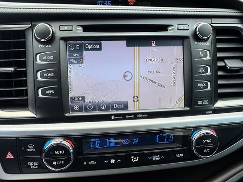 Certified 2019 Toyota Highlander XLE AWD/4WD image 13