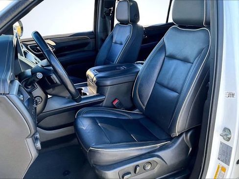 Used 2021 Chevrolet Suburban Premier w/ Premium Package image 21